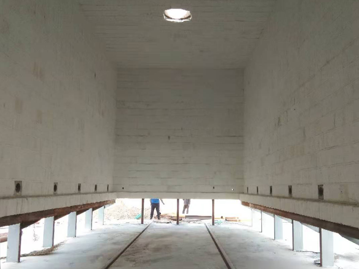 石家莊臺(tái)車(chē)爐陶瓷纖維模塊爐襯施工現(xiàn)場(chǎng)